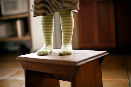 simsearch:614-05955384,k - Cropped shot of toddler's legs standing on stool in kitchen Foto de stock - Sin royalties Premium, Código: 614-07194446