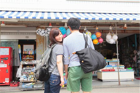 simsearch:614-06402863,k - Young couple standing at shop front Fotografie stock - Premium Royalty-Free, Codice: 614-07194464