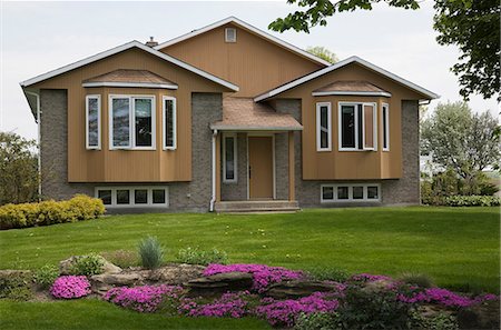 residential houses - Residential home and garden, Quebec, Canada Photographie de stock - Premium Libres de Droits, Code: 614-07194665