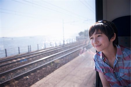 pasajero (hombre y mujer) - Boy looking out of train window Foto de stock - Sin royalties Premium, Código: 614-07194699