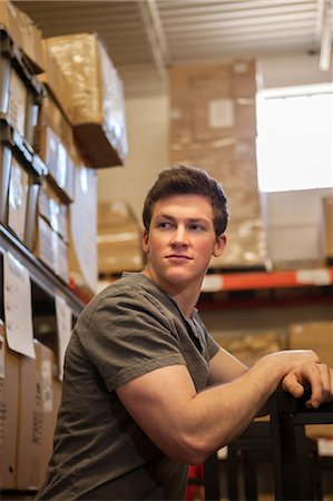 Worker standing in warehouse Photographie de stock - Premium Libres de Droits, Code: 614-07234982