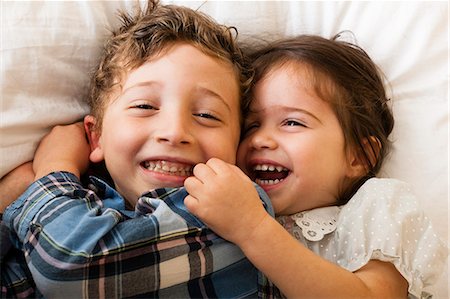 siblings portrait - Children lying on bed Stock Photo - Premium Royalty-Free, Code: 614-07239937