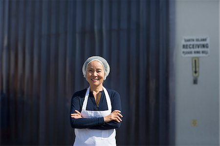 Portrait of female factory worker, arms folded Photographie de stock - Premium Libres de Droits, Code: 614-07240162