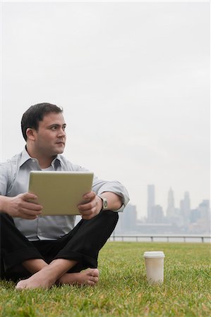 Businessman using laptop, Hoboken, New Jersey, USA Photographie de stock - Premium Libres de Droits, Code: 614-07444135