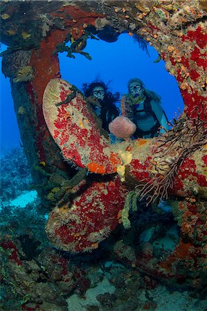 scuba-diving - Divers near prop of sunken ship. Stock Photo - Premium Royalty-Free, Code: 614-07453386