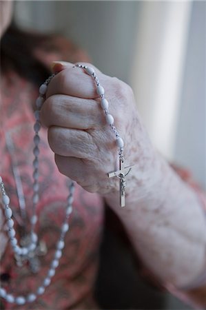 Senior woman holding rosary Stock Photo - Premium Royalty-Free, Code: 614-07453456