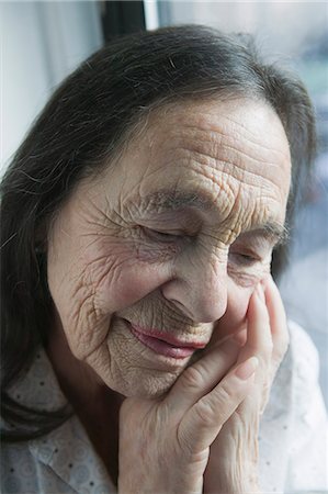 simsearch:614-03649482,k - Portrait of senior woman, close up Photographie de stock - Premium Libres de Droits, Code: 614-07453451