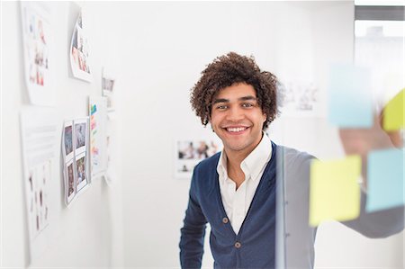 portrait designer - Young man with adhesive notes, smiling Stock Photo - Premium Royalty-Free, Code: 614-07487065