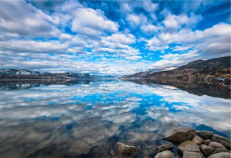 Sky reflected in Okanagan Lake, Naramata, British Columbia, Canada Photographie de stock - Premium Libres de Droits, Code: 614-07487153