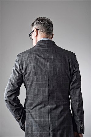 Portrait of senior man, wearing suit, rear view Foto de stock - Sin royalties Premium, Código: 614-07487222