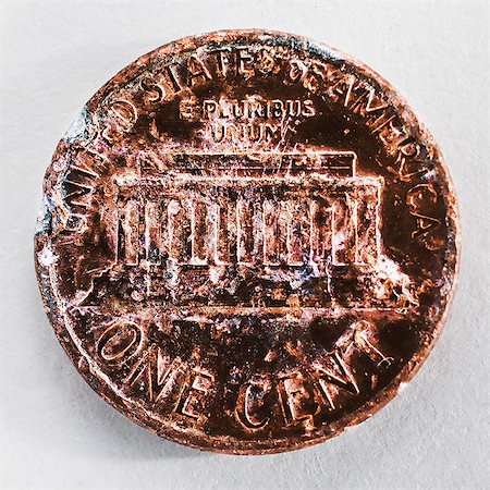 Still life of a scratched and chipped one cent coin Foto de stock - Sin royalties Premium, Código: 614-07487246
