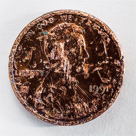 Still life of a scratched one cent coin Foto de stock - Sin royalties Premium, Código: 614-07487247