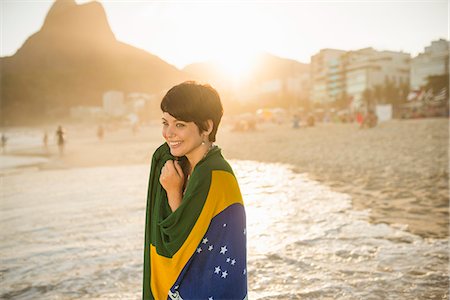 patriotic - Young woman wrapped in Brazilian flag, Ipanema beach, Rio, Brazil Foto de stock - Sin royalties Premium, Código: 614-07652214