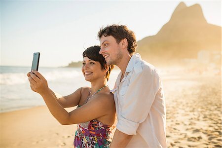 Young couple self-photographing, Ipanema Beach, Rio, Brazil Photographie de stock - Premium Libres de Droits, Code: 614-07652211