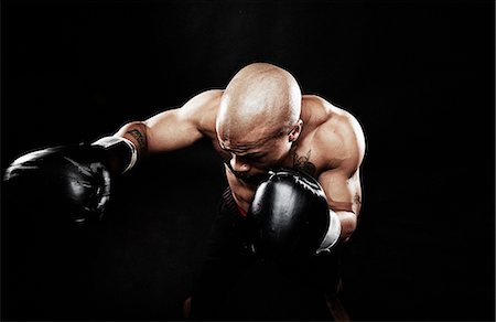 Boxer punching Photographie de stock - Premium Libres de Droits, Code: 614-07652405