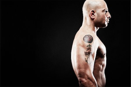 Mature man with tattoos on arm, side view Foto de stock - Sin royalties Premium, Código: 614-07652418