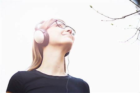 simsearch:614-07652557,k - Young woman wearing headphones listening to music Stock Photo - Premium Royalty-Free, Code: 614-07652556