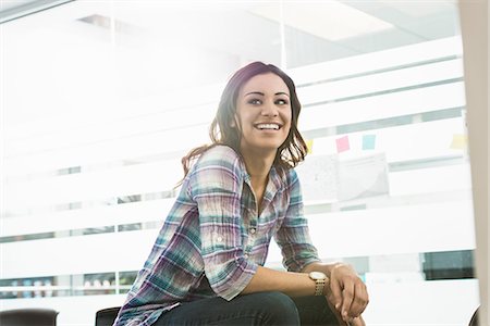 selbstbewusst - Portrait of confident young businesswoman in office Stockbilder - Premium RF Lizenzfrei, Bildnummer: 614-07708118