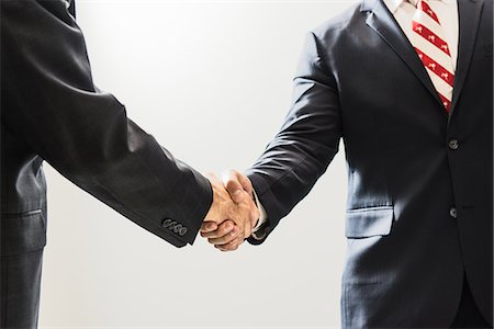 simsearch:614-07708118,k - Cropped shot of male business lawyers shaking hands in office Photographie de stock - Premium Libres de Droits, Code: 614-07708180