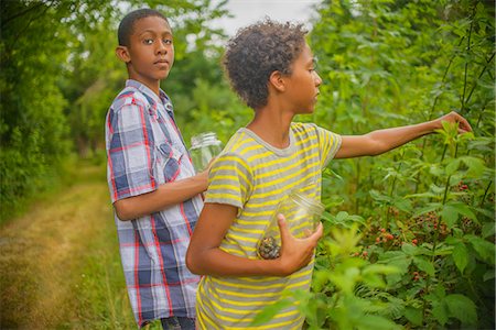 simsearch:614-08030878,k - Boys picking berries Stock Photo - Premium Royalty-Free, Code: 614-07768131