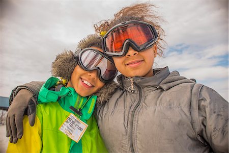 simsearch:614-09212275,k - Portrait of children in ski goggles Photographie de stock - Premium Libres de Droits, Code: 614-07805735