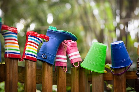 Row of rubber boots and buckets on top of garden fence Stock Photo - Premium Royalty-Free, Code: 614-07805749