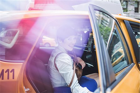 Woman getting into yellow taxi, New York, US Photographie de stock - Premium Libres de Droits, Code: 614-07805782