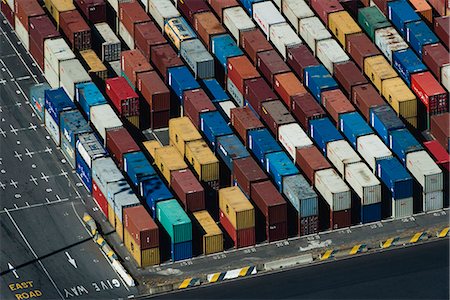 diagonal lines in photography - Aerial view of multi colored stacked cargo containers, Port Melbourne, Melbourne, Victoria, Australia Foto de stock - Sin royalties Premium, Código: 614-07806091