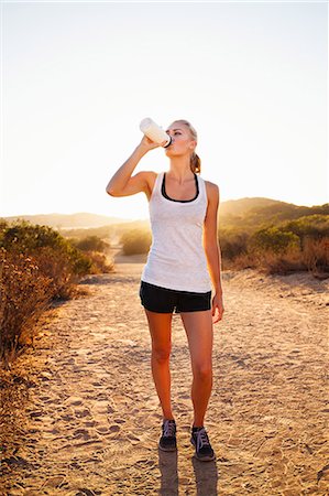 simsearch:649-07710006,k - Female jogger drinking from water bottle, Poway, CA, USA Stockbilder - Premium RF Lizenzfrei, Bildnummer: 614-07806319