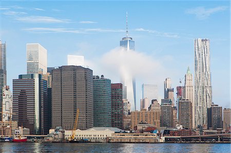 View of East river and Lower Manhattan, New York, USA Photographie de stock - Premium Libres de Droits, Code: 614-07806516