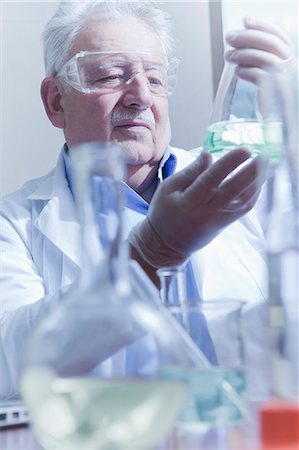 Senior scientist working at laboratory Stock Photo - Premium Royalty-Free, Code: 614-07806565