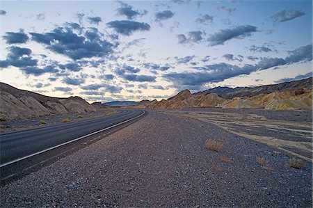 desolate - Roadside view of highway 190 at dawn, Death Valley National Park, California, USA Photographie de stock - Premium Libres de Droits, Code: 614-07911892