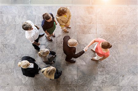 simsearch:649-08084743,k - Overhead view of business team meeting client in office Photographie de stock - Premium Libres de Droits, Code: 614-07911911