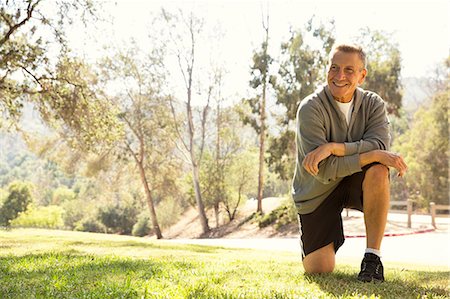 simsearch:614-07911948,k - Portrait of mature male runner on one knee in park Stockbilder - Premium RF Lizenzfrei, Bildnummer: 614-07911950