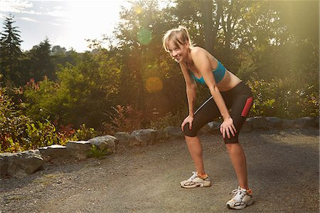 ponytail sideview - Exhausted female runner taking a break in park Foto de stock - Sin royalties Premium, Código: 614-07911962