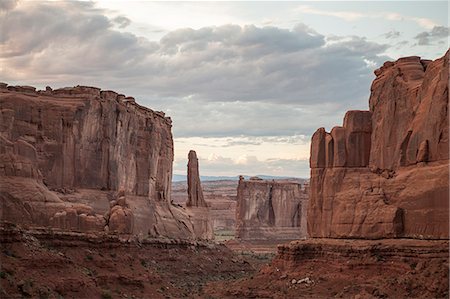 simsearch:649-08085924,k - View of rock formations, Arches National Park, Moab, Utah, USA Photographie de stock - Premium Libres de Droits, Code: 614-07912005