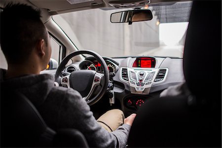 Rear view of young couple driving on city highway, Seattle, Washington State, USA Stock Photo - Premium Royalty-Free, Code: 614-08030549