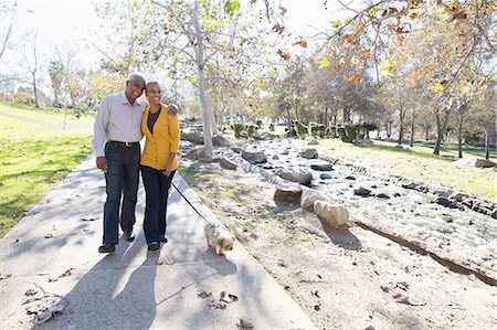 retraité - Husband and wife taking walk, Hahn Park, Los Angeles, California, USA Photographie de stock - Premium Libres de Droits, Code: 614-08030818