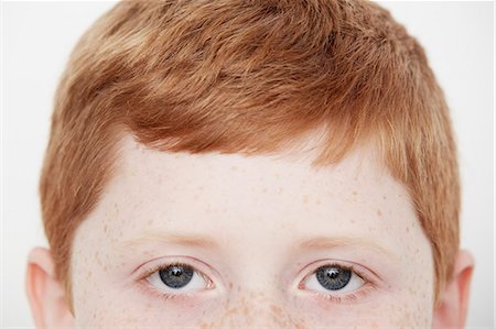simsearch:614-06402825,k - Boy with freckles, focus on eyes Foto de stock - Royalty Free Premium, Número: 614-08030834