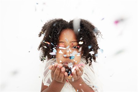 Girl blowing confetti Foto de stock - Sin royalties Premium, Código: 614-08030866