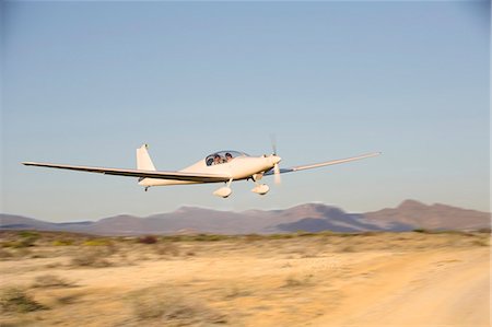 simsearch:614-08030920,k - Propeller plane flying low, Wellington, Western Cape, South Africa Stockbilder - Premium RF Lizenzfrei, Bildnummer: 614-08030949