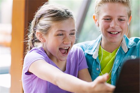 simsearch:614-06443089,k - Girl and boy using computer, laughing Stock Photo - Premium Royalty-Free, Code: 614-08031135
