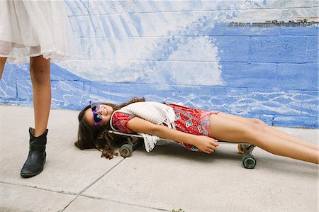 simsearch:614-08031138,k - Girl lying on skateboard Photographie de stock - Premium Libres de Droits, Code: 614-08031157