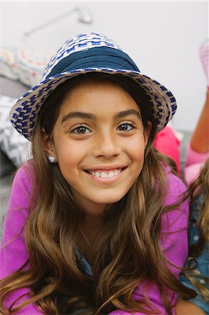 simsearch:614-08031143,k - Girl wearing hat, portrait Foto de stock - Sin royalties Premium, Código: 614-08031173