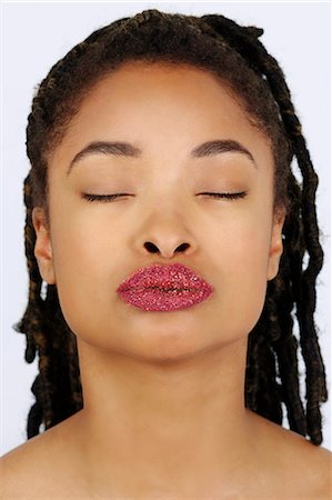 simsearch:614-02613760,k - Woman with lips covered in sugar Stockbilder - Premium RF Lizenzfrei, Bildnummer: 614-08066108