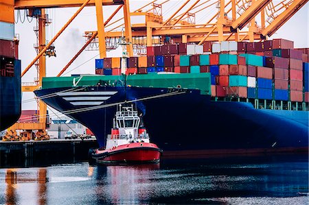 shipping - Container ship and tugboat in harbor, Tacoma, Washington, USA Stock Photo - Premium Royalty-Free, Code: 614-08066149
