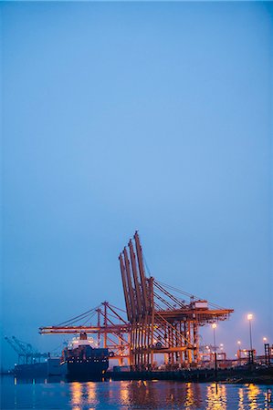 simsearch:614-09210550,k - View of container ship and gantry cranes in harbor at night, Tacoma, Washington, USA Stock Photo - Premium Royalty-Free, Code: 614-08066152