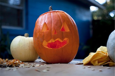 semilla de calabaza - Carved pumpkin for Halloween Foto de stock - Sin royalties Premium, Código: 614-08066184