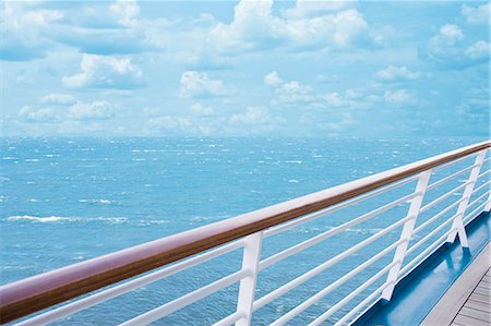 simsearch:649-07063398,k - Deck and railing of ship Photographie de stock - Premium Libres de Droits, Code: 614-08066203