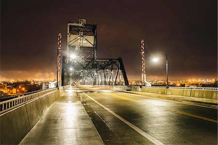 simsearch:614-08487996,k - Industrial bridge over Puget Sound at night, Tacoma, Washington State, USA Foto de stock - Sin royalties Premium, Código: 614-08081276